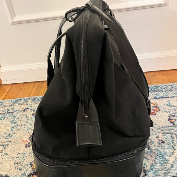 Beis Weekender Tote - Picture 4 of 9